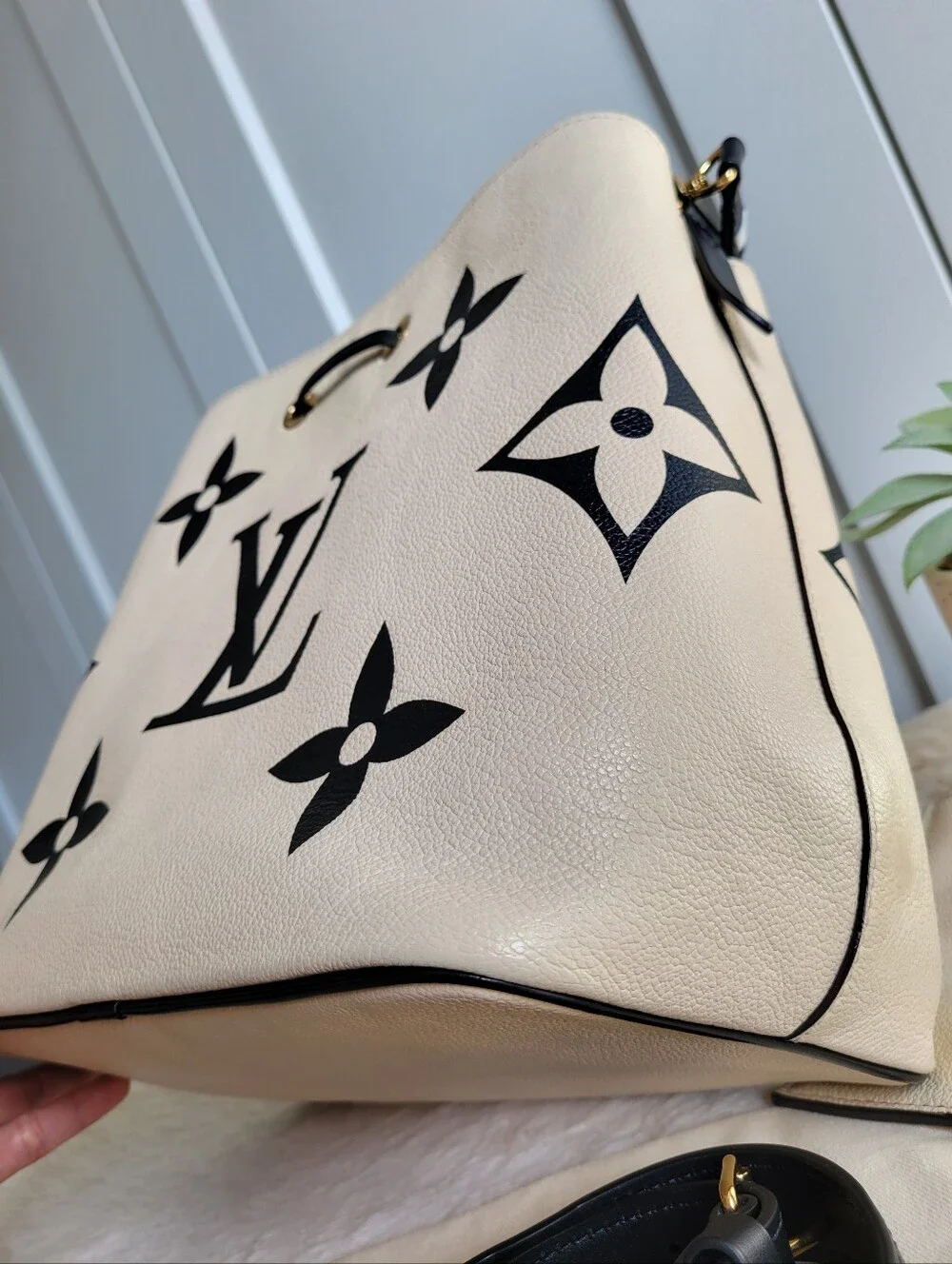 💕LIMITED Edition Louis Vuitton Neo Crafty Giant Noe Ivory Creme Black Empreinte